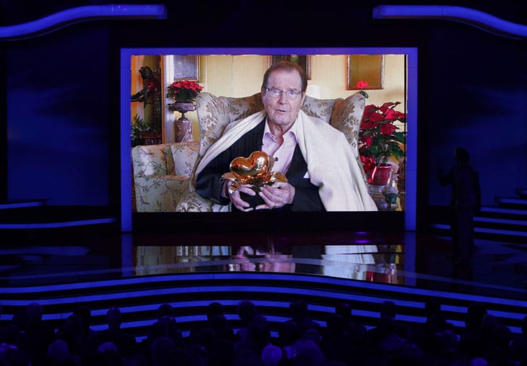 Roger Moore konnte seinen Preis aus gesundheitlichen Gründen nicht in Berlin entgegennehmen. Er bedankte sich per Videobotschaft.