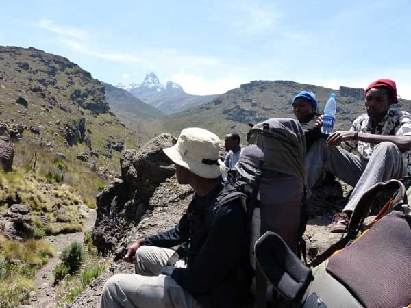 Pause bei einer Mount Kenya-Besteigung.