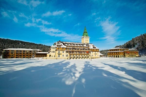 Zu den nobelsten Adressen Deutschlands gehört das luxuriöse Schloss Elmau Luxury Spa & Cultural Hideaway. Zu den nobelsten Adressen Deutschlands gehört das luxuriöse Schloss Elmau Luxury Spa & Cultural Hideaway.