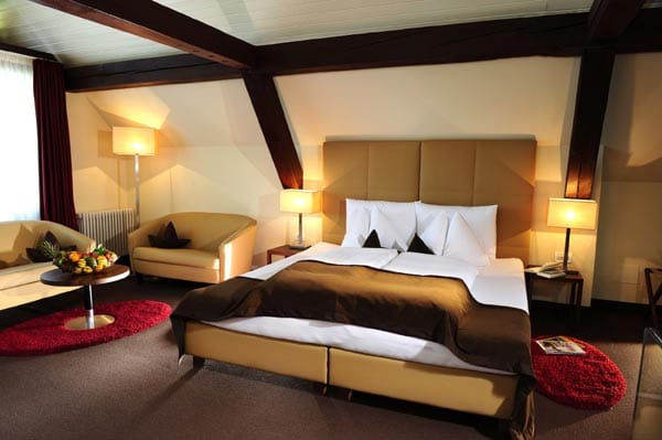 Der persönliche Service, ein luxuriöser Spa und das spektakuläre Setting hoch über den Dolomiten machen das feine Hotel zu einem einzigartigen Hideaway für Romantiker. Der persönliche Service, ein luxuriöser Spa und das spektakuläre Setting hoch über den Dolomiten machen das feine Hotel zu einem einzigartigen Hideaway für Romantiker.