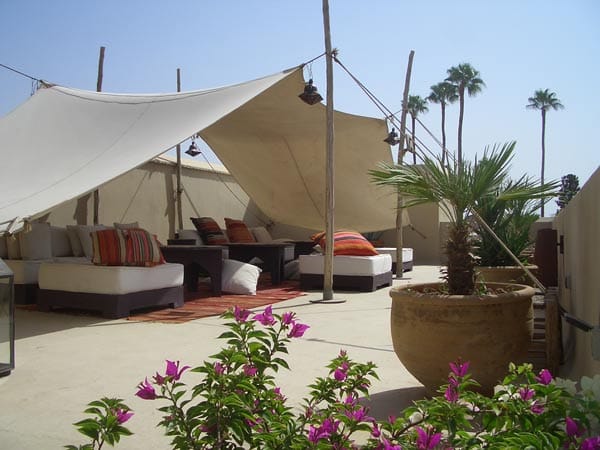 Eine entspannte, fast privat anmutende Atmosphäre zeichnet das kuschelige Riad Talaa 12 in Marrakesch aus. Eine entspannte, fast privat anmutende Atmosphäre zeichnet das kuschelige Riad Talaa 12 in Marrakesch aus.