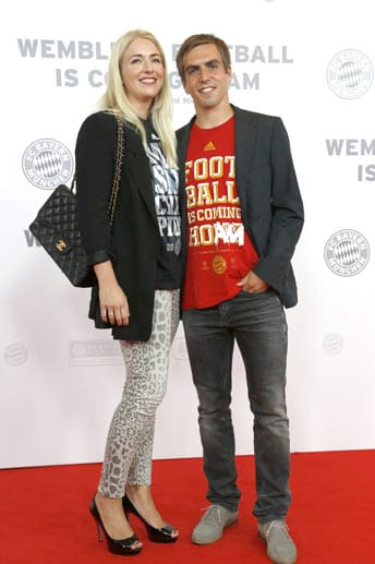 Die Frau hinter dem Kapitän der deutschen Nationalmannschaft heißt Claudia Lahm. Seit 2010 ist sie mit dem Bayern-Profi Philipp Lahm verheiratet und hat mit ihm seit August 2012 einen Sohn.