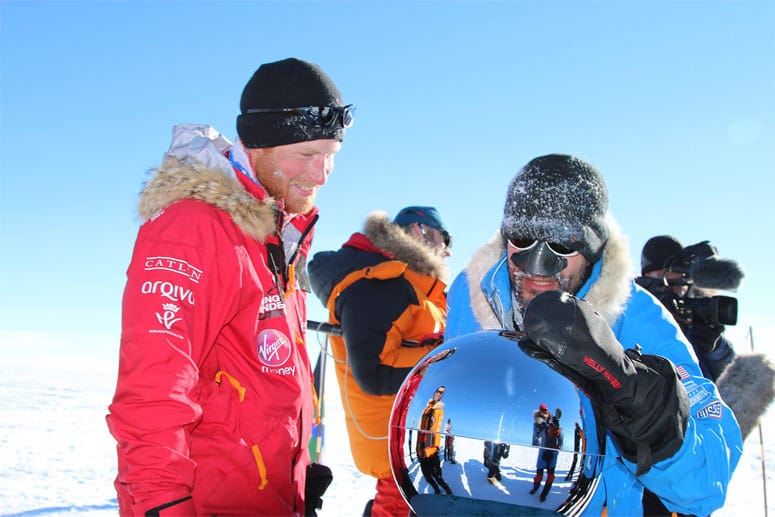 Prinz Harry ist am Ziel: Fast zwei Wochen nach seinem Aufbruch ist er mit seiner Expedition am 13. Dezember 2013 am Südpol eingetroffen.