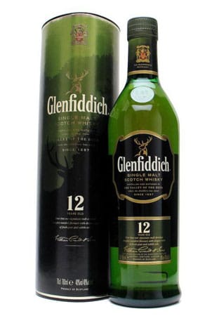 Martin Mack, Mitarbeiter bei der Whiskybotschaft, empfiehlt für die reguläre Entschleunigung zum Feierabend den zwölfjährigen Glenfiddich. Leicht und neutral im Geschmack, gerne verdünnt, belastet mit rund 25 Euro den Geldbeutel nicht allzu sehr.