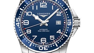 Longines HydroConquest: Die Uhr passt dank ihrer stilvoll-eleganten Linie fast immer und überall. Das blaue Zifferblatt passt wunderbar zur Jeans, auch die Varianten in schwarz oder Creme überzeugen. Diese Uhr finden Sie bei Großhändlern für knapp 900 Euro.