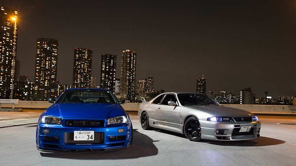 Skyline vor Skyline: Der Vorgänger des Nissan GT-R ist nicht nur in der japanischen Hauptstadt ein beliebtes Tuning-Objekt.