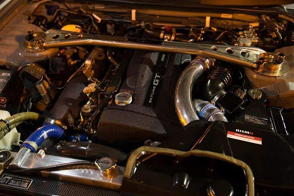 280 PS serienmäßig: Der per Turbolader unter Druck gesetzte Reihen-Sechszylinder des Nissan Skyline eignet sich hervorragend für leistungssteigernde Maßnahmen.