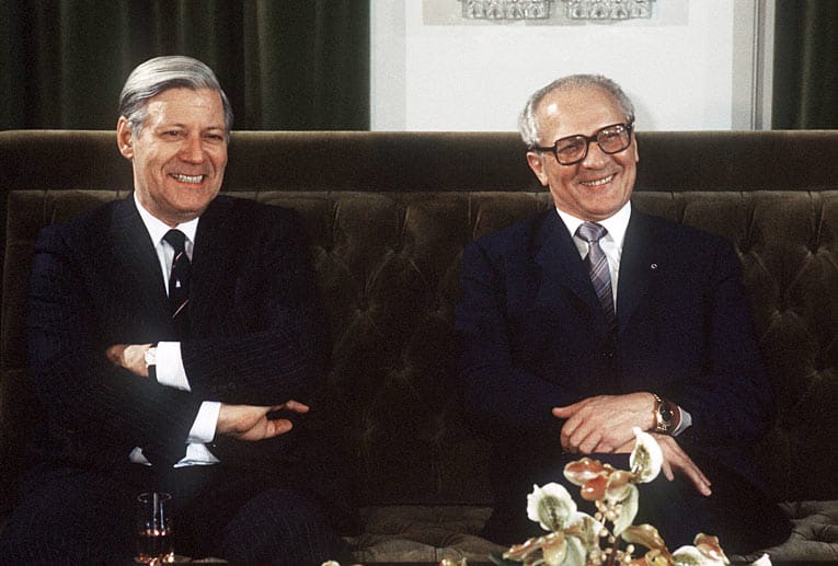 Deutsch-deutsche Entspannung: 1981 reiste Schmidt in die DDR und traf sich auch mit dem Staatsratsvorsitzenden Erich Honecker.