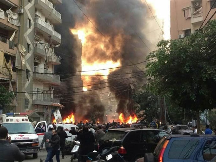 Eine gewaltige Explosion erschüttert den Süden der libanesischen Hauptstadt Beirut. Eine gewaltige Explosion erschüttert den Süden der libanesischen Hauptstadt Beirut.
