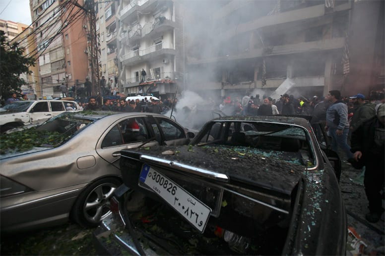 Erst wenige Tage zuvor wird der sunnitische Politiker Mohammed Schattah bei einer Explosion getötet. Dieser Anschlag soll auf das Konto der Hisbollah gehen. Erst wenige Tage zuvor wird der sunnitische Politiker Mohammed Schattah bei einer Explosion getötet. Dieser Anschlag soll auf das Konto der Hisbollah gehen.
