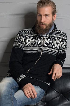 Klassische Norweger-Pullover halten nicht nur Seefahrer ordentlich warm. Die gedeckten Farben lassen sich nebenbei super kombinieren.