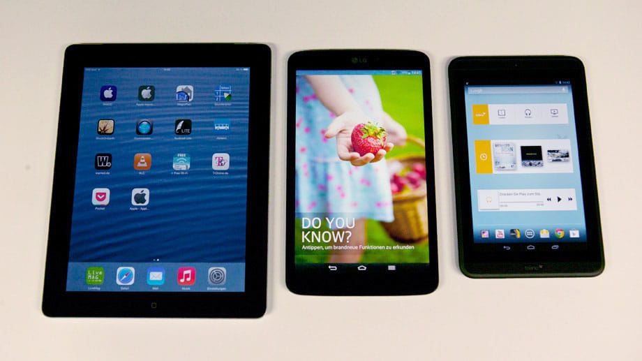 Der Vergleich zu einem 7-Zoll-Tablet (rechts) zeigt deutlich den Größenunterschied
