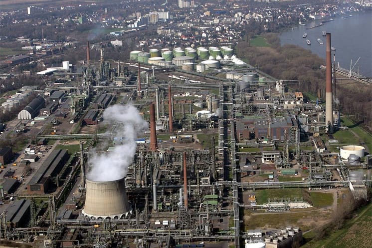 Laut Shell ist die Rheinland Raffinerie (hier auf einer Aufnahme aus dem 2007) die größte Anlage Deutschlands. Neben dem betroffenen Werk Nord im Stadtteil Godorf gehört das Werk Süd in Wesseling dazu.