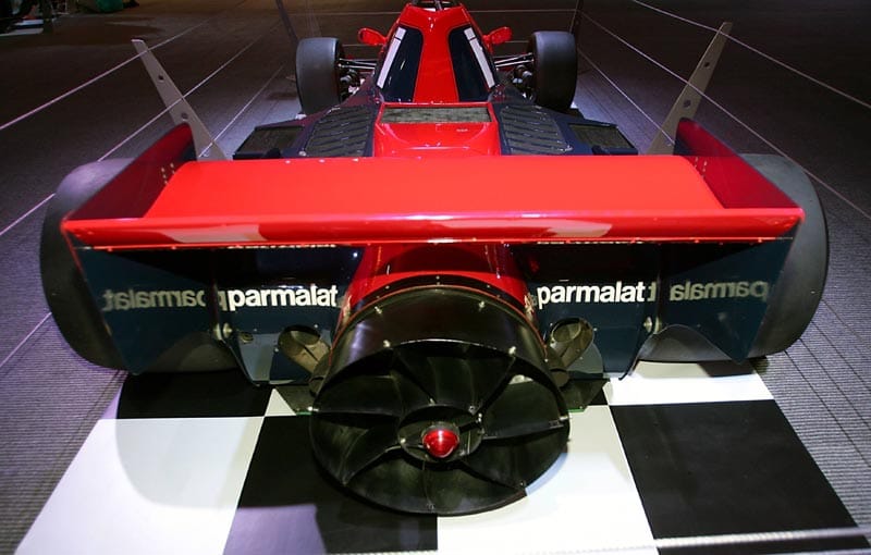 Bei Brabham fährt Lauda den Boliden mit der legendären Heckturbine.