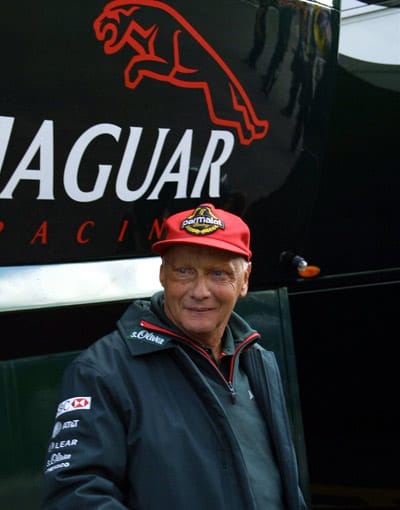2001 sichert sich das Formel-1-Team von Jaguar die Dienste des dreimaligen Weltmeisters. Zunächst hat er die Funktion des Rennleiters, dann wird er Teamchef. 2002 wird die Zusammenarbeit aber wieder beendet.