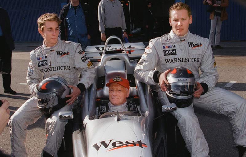 Niki Lauda (Mi.) mit seinen Söhnen Lukas (li.) und Mathias.