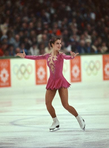 In der Olympiahalle Zetra gewann Katarina Witt (im Bild) Gold im Eiskunstlauf. Und die Briten Jayne Torvill/Christopher Dean erhielten im Eistanz neun Mal die damalige Höchstnote 6,0.