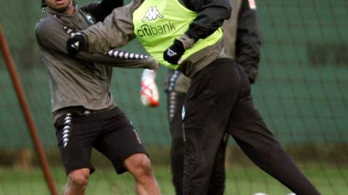 Carlos Alberto: Der Megaflop von Werder Bremen. Alberto kostete 2007 stolze 7,8 Millionen Euro Ablöse und absolvierte nur zwei Bundesligaspiele. Fiel nur durch eine Trainingsschlägerei mit Boubacar Sanogo auf und wurde 2010 ablösefrei an Vasco da Gama abgegeben.