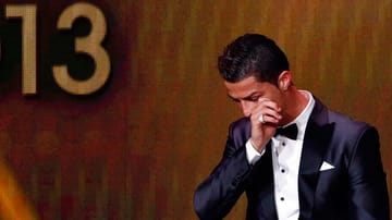Tränen der Rührung: Der frischgebackene Weltfußballer Cristiano Ronaldo lässt seinen Emotionen freien Lauf.