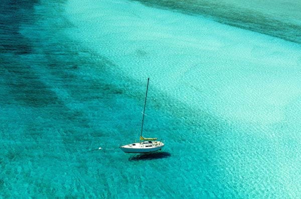 Die Abacos zeichnet beispielsweise das viertrgößte Barriereriff der Welt aus. Egal, ob über oder unter Wasser - die Abacos sind eine wahre Wunderwelt. Am besten lässt sie sich mit dem Segelboot oder einem Katamaran erkunden.