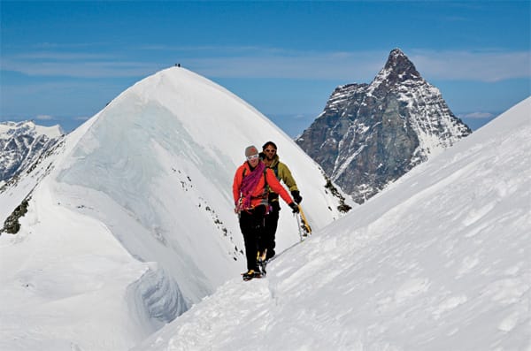 4000er der Alpen: Breithorn-Besteigung mit Blick auf das Matterhorn.