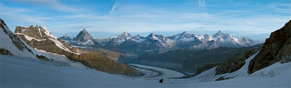 4000er der Alpen: Panorama beim Abstieg vom Monte Rosa in Zermatt.