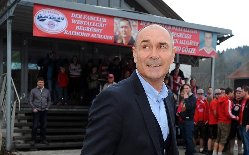 Etwas weniger Glück in Sachen Prominenz hatte hingegen der Fanklub Westallgäu: Statt des angekündigten Mario Götze, der sich gegen Red Bull Salzburg verletzte, erschien Raimund Aumann zum gemütlichen Plausch über den Rekordmeister. Etwas weniger Glück in Sachen Prominenz hatte hingegen der Fanklub Westallgäu: Statt des angekündigten Mario Götze, der sich gegen Red Bull Salzburg verletzte, erschien Raimund Aumann zum gemütlichen Plausch über den Rekordmeister.