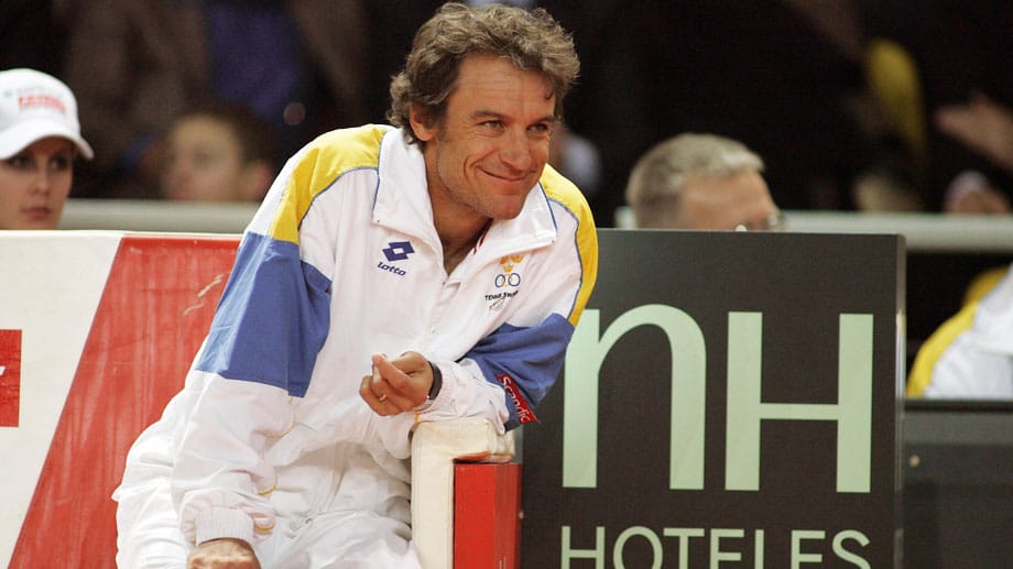 Mats Wilander betreute von 2001 bis 2002 den Russen Marat Safin. Danach coachte er von 2003 bis Oktober 2009 das schwedische Davis-Cup-Team.