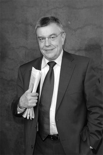 Dr. Manfred Bleskin starb am 21. Januar im Alter von 64 Jahren. Der Journalist und Moderator war seit über 20 Jahren für den Nachrichtensender n-tv tätig, hatte seit 2008 die tägliche Kolumne "Zwischenruf" zu aktuellen politischen Themen sowie den Wochenrückblick "Bleskins Woche" moderiert.