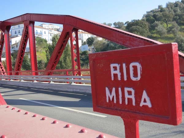 Alentejo, Portugal: Brücke über den Rio Mira in Odemira.