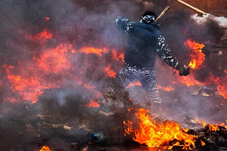 In der ukrainischen Hauptstadt Kiew eskaliert die Gewalt: Die seit Wochen andauernden Auseinandersetzungen zwischen der Regierung und Oppositionsgruppen fordern am Mittwoch erste Todesopfer.