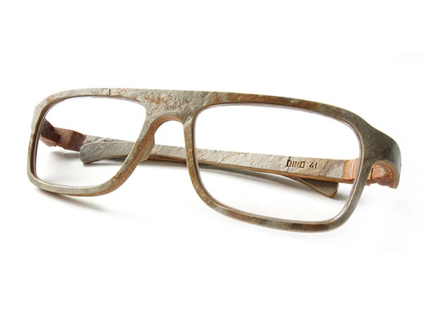Wer hätte es gedacht, aber diese Brille von Rolf Woodstone (über Wolf Optik ab 2240 Euro) wird aus Schiefer hergestellt.
