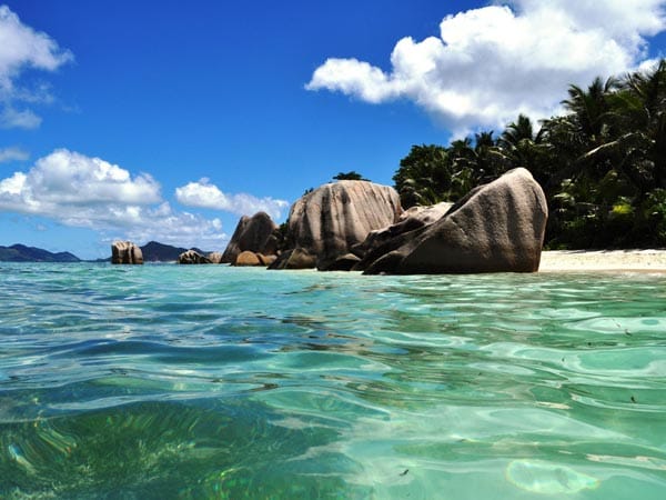Die Granitfelsen sind das Markenzeichen des berühmten Silberstrands auf den Seychellen. In zahlreichen Werbespots diente dieser Fleck der Natur schon als Hintergrund.