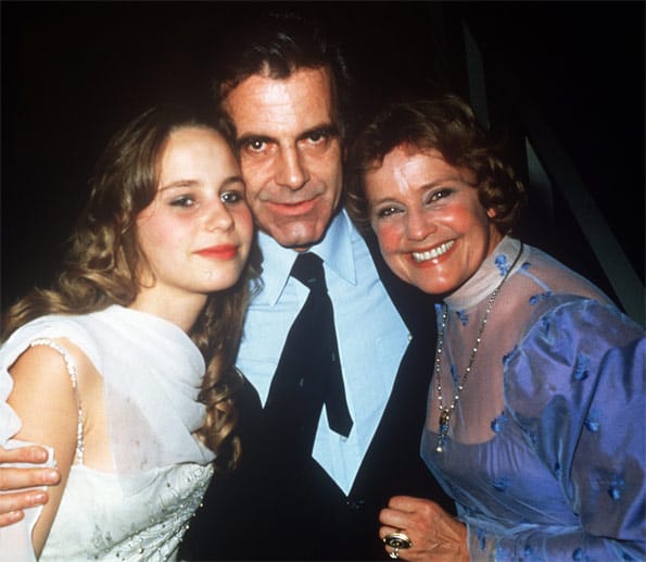 Bitte lächeln: 1982 nahm Schell für ein Foto seine Schwester Maria (re.) und deren Tochter Marie Theres Relin in den Arm.