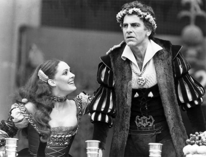 Salzburger Festspiele 1978: Dies ist eine Szene aus dem Theaterstück "Jedermann", in dem Schell die gleichnamige Hauptrolle spielte und Christine Buchegger als "Buhlschaft" agierte.