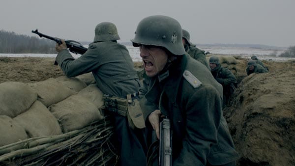 Das vieldiskutierte Kriegsdrama "Unsere Mütter, unsere Väter" hat die Goldene Kamera als bester Fernsehfilm gewonnen. Das vieldiskutierte Kriegsdrama "Unsere Mütter, unsere Väter" hat die Goldene Kamera als bester Fernsehfilm gewonnen.