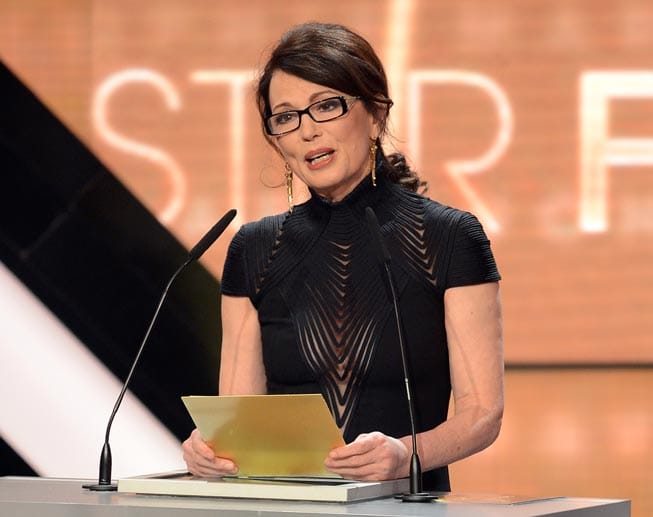 Das vieldiskutierte Kriegsdrama "Unsere Mütter, unsere Väter" hat die Jurymitglied Iris Berben sagte, es habe viele außergewöhnlich gute Filme gegeben. Sie rief die Branche zu mehr Mut und neuen Formaten auf. Sie zitierte den legendären Showmaster Wim Thoelke: "Man muss nach den Sternen greifen, wenn man die Wolken erreichen will." Kamera als bester Fernsehfilm gewonnen. Das vieldiskutierte Kriegsdrama "Unsere Mütter, unsere Väter" hat die Jurymitglied Iris Berben sagte, es habe viele außergewöhnlich gute Filme gegeben. Sie rief die Branche zu mehr Mut und neuen Formaten auf. Sie zitierte den legendären Showmaster Wim Thoelke: "Man muss nach den Sternen greifen, wenn man die Wolken erreichen will." Kamera als bester Fernsehfilm gewonnen.
