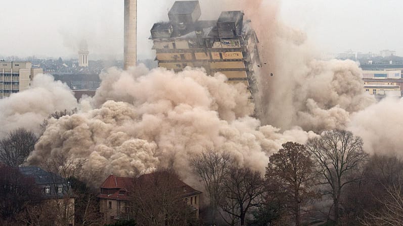 Hochhaussprengung in Frankfurt am Main