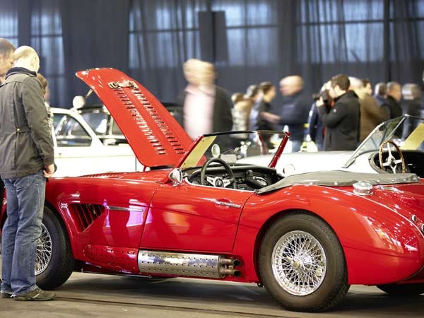 Es muss aber nicht immer Premium und auch nicht immer so teuer sein. Wer sich in den späten 1970er und frühen 1980er Jahren umschaut, bekommt bereits ab 10.000 Euro Traumwagen aus jüngerer Vergangenheit in einem guten bis sehr guten Zustand. Es muss aber nicht immer Premium und auch nicht immer so teuer sein. Wer sich in den späten 1970er und frühen 1980er Jahren umschaut, bekommt bereits ab 10.000 Euro Traumwagen aus jüngerer Vergangenheit in einem guten bis sehr guten Zustand.