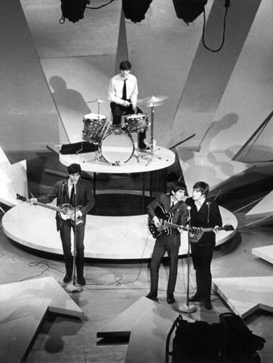 Die Beatles treten am 9. Februar 1964 in der "Ed Sullivan Show" auf.