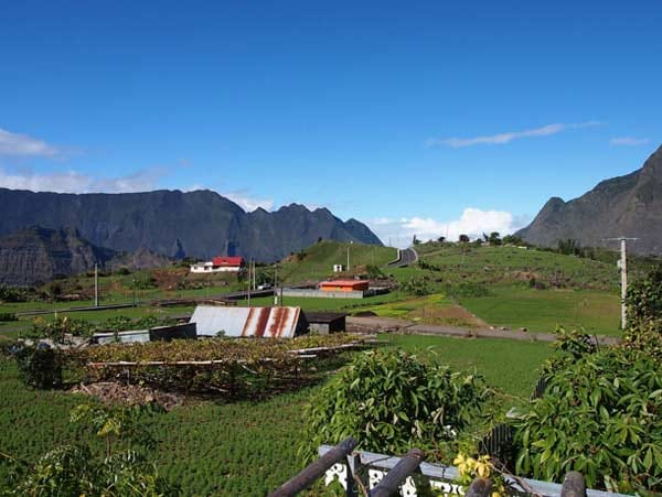 La Réunion, Afrika: Berge vo Ilet à̀ Cordes aus betrachtet.