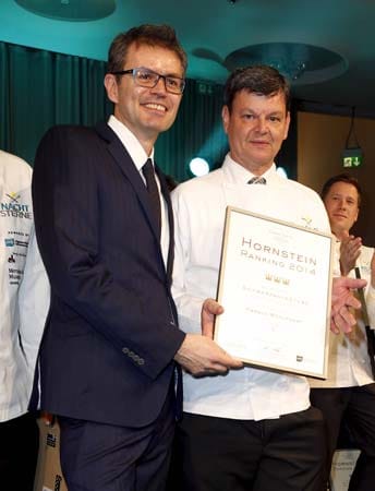 Sternekoch Harald Wohlfahrt kocht in der Schwarzwaldstube im Hotel Traube Tonbach und freut sich über den ersten Platz im "Hornstein-Ranking 2014".