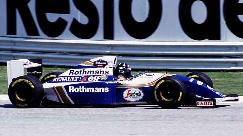 Der von Newey entwickelte Williams FW16 gewann zwar 1994 die Konstrukteurs-WM. Doch der Bolide wirkte im Fahrverhalten nervös und der Motor würgte oft ab. Erst nach einigen Updates lief das Auto, hier Damon Hill am Steuer, rund. Unklar ist bis heute, ob eine fehlerhafte Lenksäule zum tödlichen Unfall von Formel-1-Legende Ayrton Senna beim Grand Prix in San Marino führte. Newey dachte damals sogar kurzzeitig über seinen Rücktritt aus der Formel 1 nach.