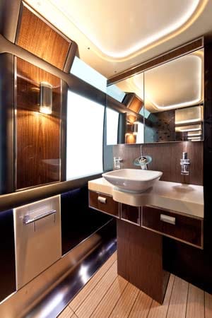 Auch ein vollausgestattetes Bad zählt den den Neoplan-Extras für den Starliner.
