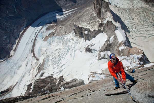 David Lama kurz vor dem Gipfel des Cerro Torre in Patagonien.