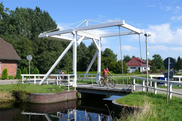 Klappbrücke im südlichen Ostfriesland.