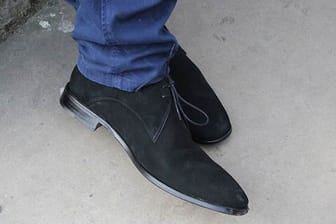 Besonders elegant: Diese Halbschuhe aus Wildleder mit Zwei-Loch-Schnürung.