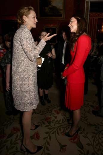 Auch Herzogin Kate und Uma Thurman haben sich bei dem Empfang offenbar bestens amüsiert.
