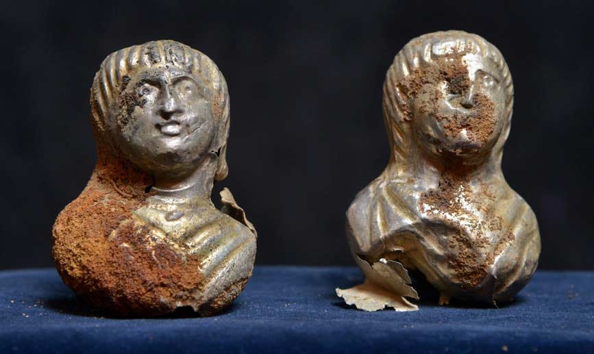 Teil des "Barbarenschatzes": Silberne Statuetten eins "Feldherrenstuhls" aus der Spätantike Teil des "Barbarenschatzes": Silberne Statuetten eins "Feldherrenstuhls" aus der Spätantike