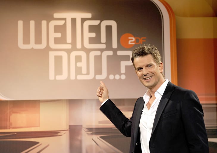 Nach einer heftigen Welle der Kritik an dem "Wetten, dass..?"-Moderator Markus Lanz verkündete der ZDF-Unterhaltungschef Oliver Fuchs, dass der Sender weiterhin auf den Moderator setze und die neuen Sendungen plane. Es solle sogar ein neues Winter-Special geben.